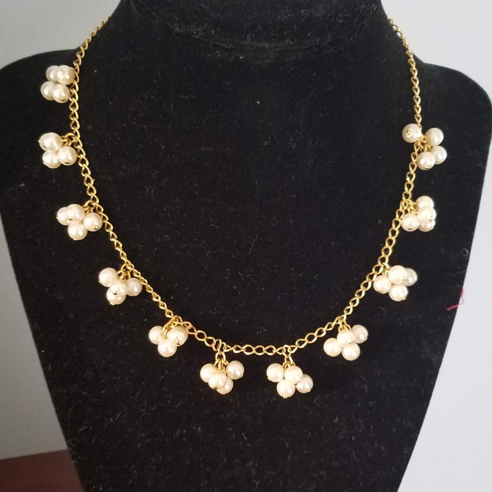 Avon gold pearl necklace. - Picture 1 of 5
